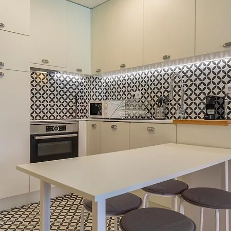 Apartment Joao Da Mata 2 Bedroom With Pool By Innkeeper